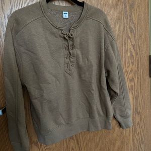 Brown tie pull over